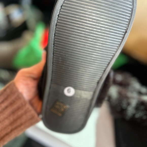 Buy Now brand new UGG, black slippers, size 6 as is not original box great price - Picture 2 of 6